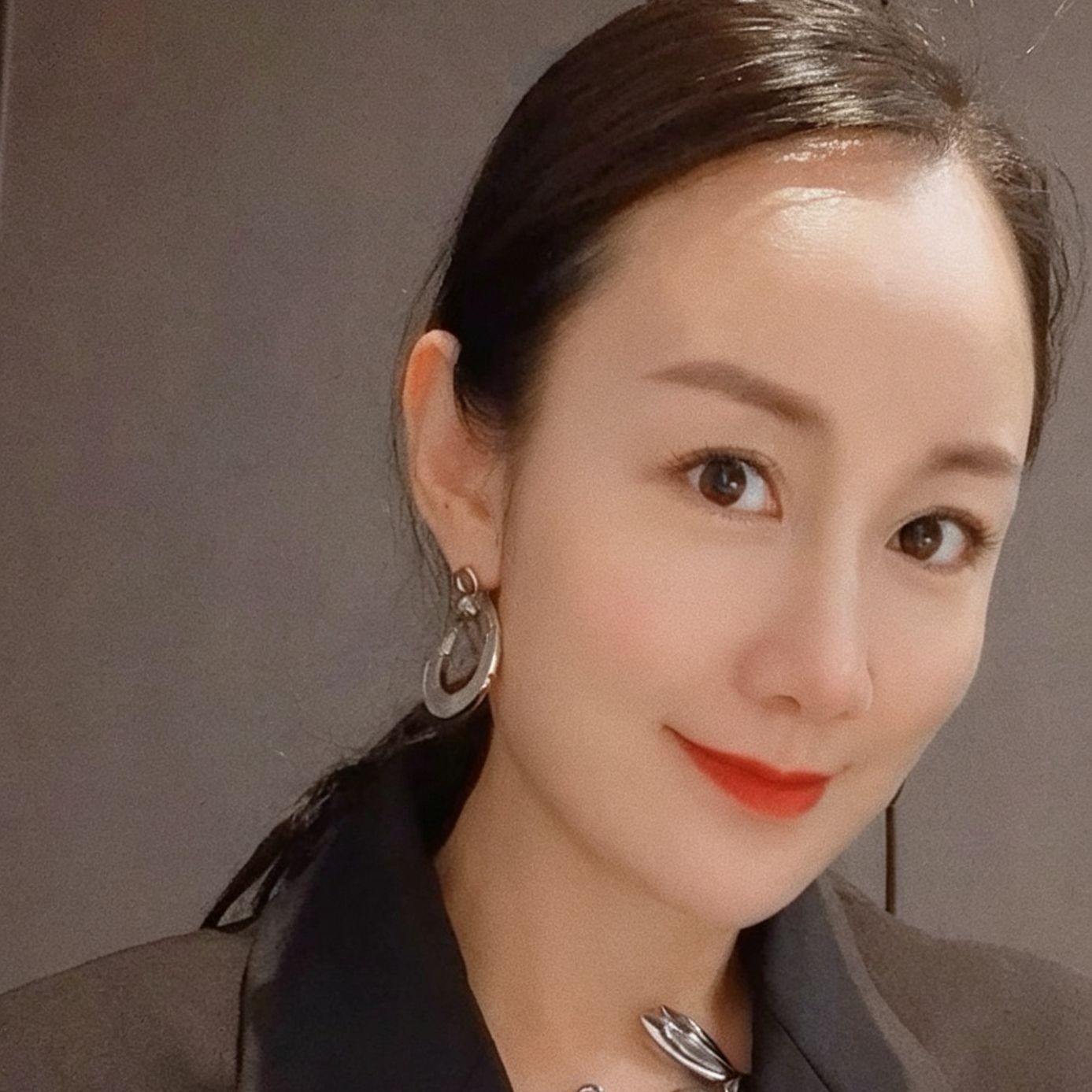 语笑了